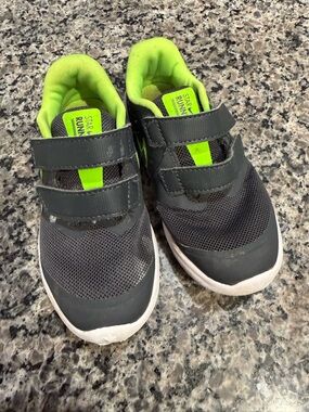 Toddler Boys Nike Gray and Green Tennis Shoes Size 9C